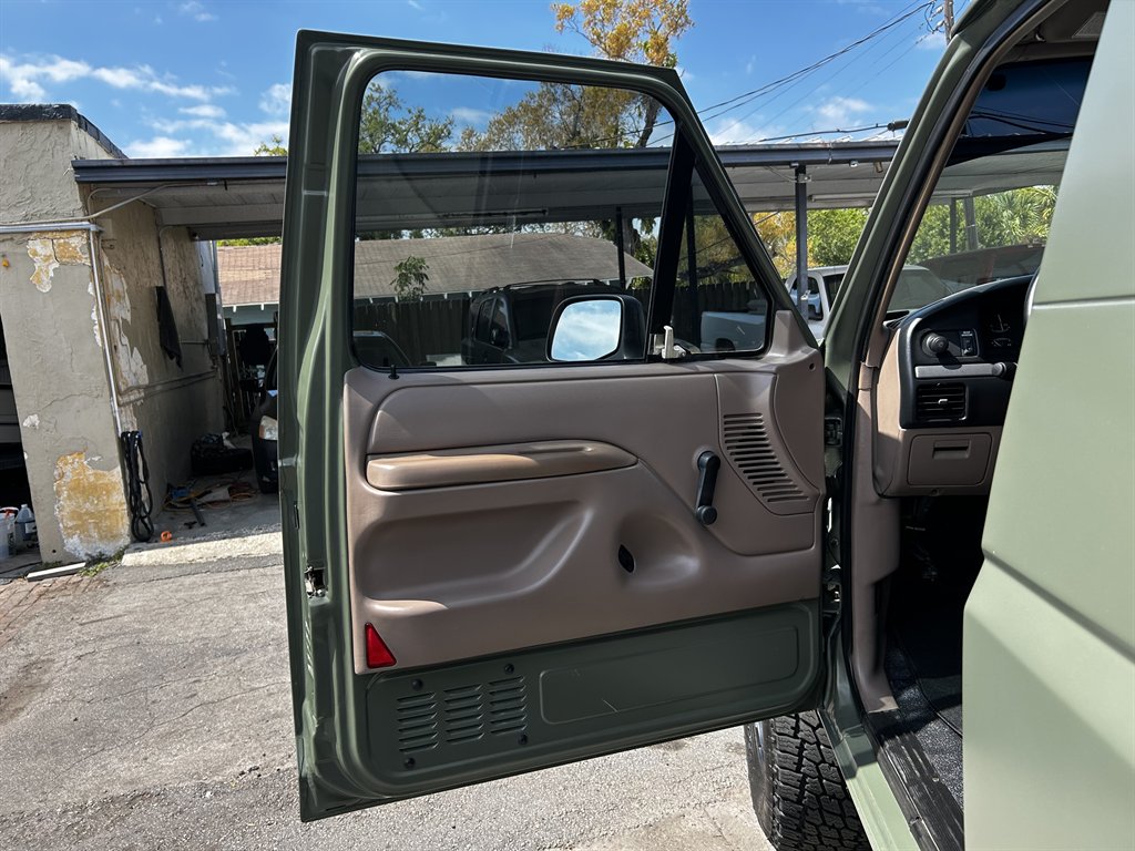 1995 Ford Bronco - Photo 8