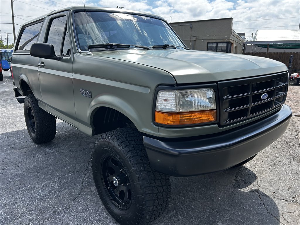 1995 Ford Bronco's photo