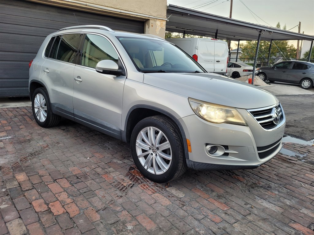 2009 Volkswagen Tiguan SEL's photo